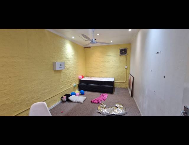 400M² BUILDING TO LET IN CITY & SUBURBAN